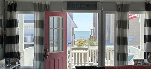 Ocean View Family Home! Games, Hammocks & Chill Space Underneath. Walk to Shops!