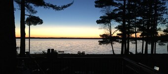 Cozy Cabin on Big St Germain Lake sleeps 2
modern appliances, Beach on prop!