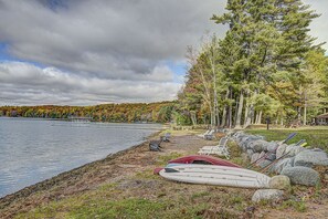 Beach - Cozy Cabin on Big St Germain Lake sleeps 2
modern appliances, Beach on prop! (St Germain)
