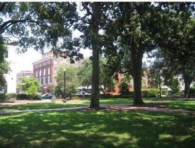 Telfair Loft 310: Parking Paid in City Center