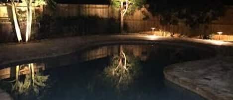Piscina all'aperto, una piscina riscaldata