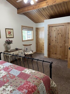 2 bedrooms, iron/ironing board, travel cot, free WiFi