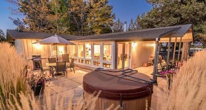 Romantic Guest House on 20 acres - Hot tub, Wildlife, Amazing Pool, Tennis Court