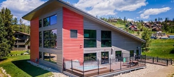 Cozy 1-bed, 1-bath condo on the Fraser river in downtown Winter Park, Colorado