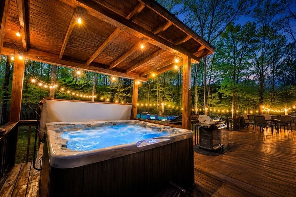 Outdoor spa tub