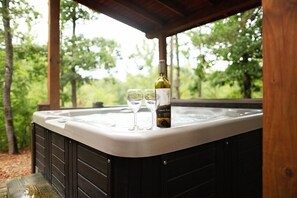 Tina de hidromasaje al aire libre