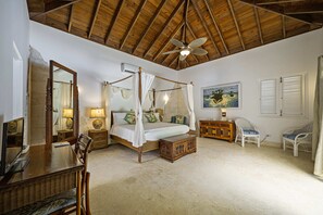 5 slaapkamers, een bureau, een strijkplank/strijkijzer, wifi