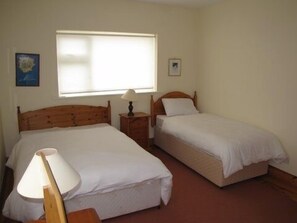 5 bedrooms, WiFi, bed sheets