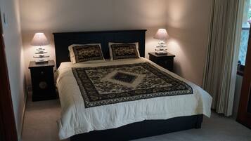 2 bedrooms, travel cot, free WiFi, bed sheets