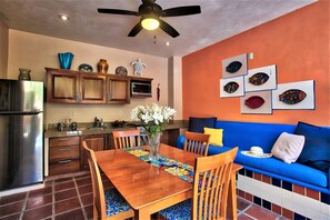 Interior - ZONA DORADA ~ TRES PALMAS 1/Bed1/BATH BlOCK to BEACH                    (Bucerias)