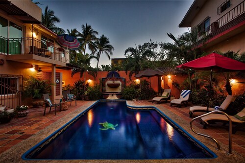 ZONA DORADA ~ TRES PALMAS 1/Bed1/BATH BlOCK to BEACH                   