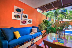 Outdoor dining - ZONA DORADA ~ TRES PALMAS 1/Bed1/BATH BlOCK to BEACH                    (Bucerias)