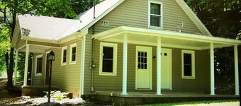 Cottage Near Caves, WiFi, Pool Table, Hot Tub, Grill, Fire Pit, Pet Friendly, TV