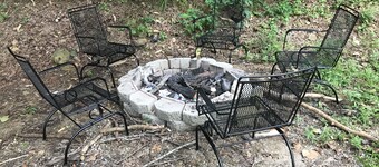 Cottage Near Caves, WiFi, Pool Table, Hot Tub, Grill, Fire Pit, Pet Friendly, TV