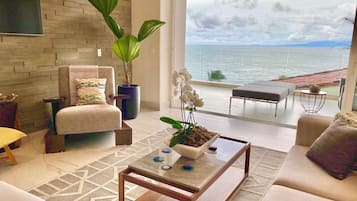 Télévision, table de tennis de table, chaßne hi-fi, imprimantes