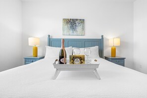 4 bedrooms, iron/ironing board, free WiFi, bed sheets - Canalside Retreat: 4Br, 3BA with Pool & Stunning Canal Views! (Marathon)