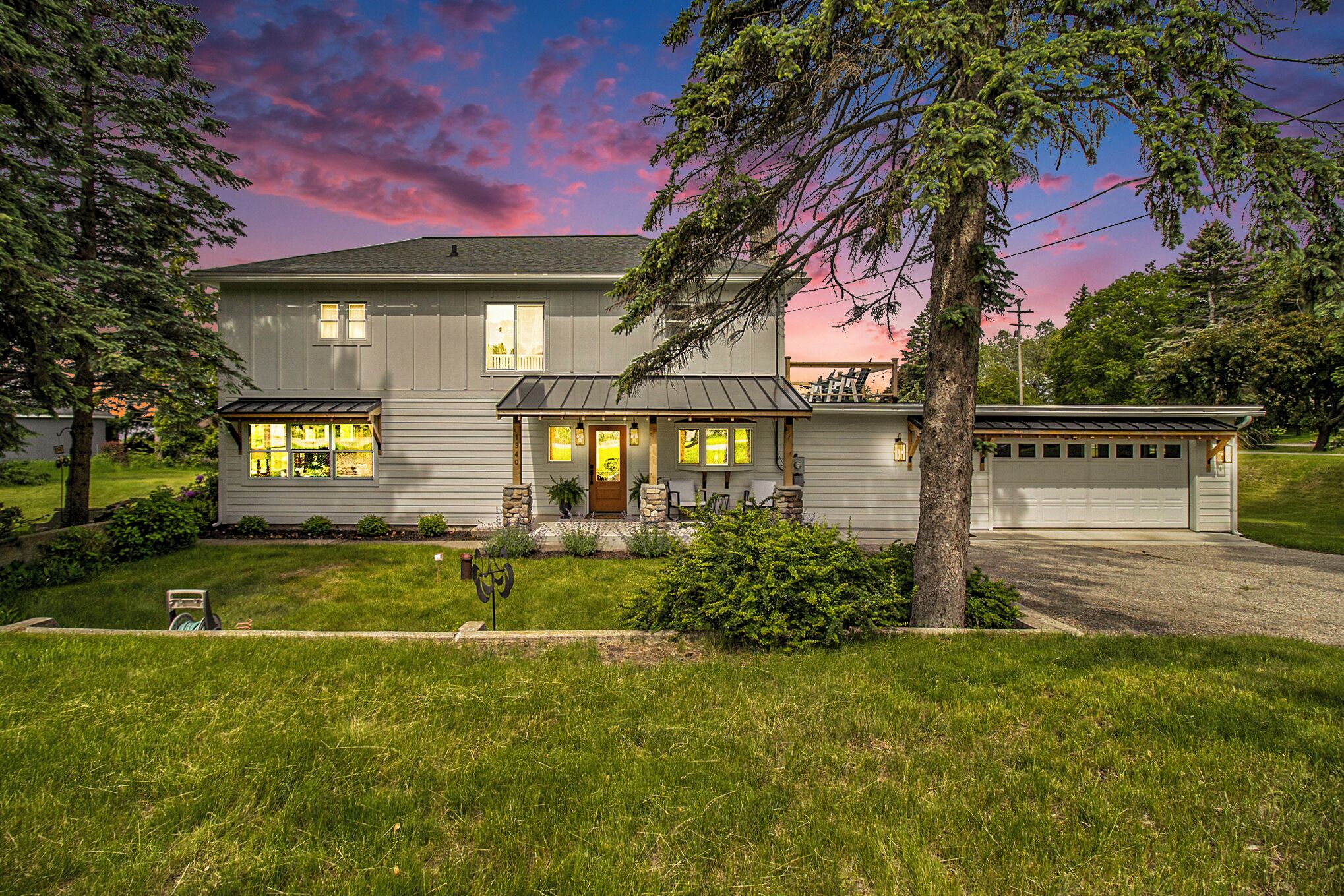 Spacious 1940s Home Great Location for Golf - Fishing - Hiking - Skiing!