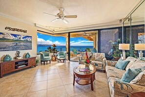 Smart-tv, dvd-spelare, böcker och ett musikbibliotek