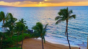 A beach with palm trees and the ocean. - "Sunsational" Wailea Oceanfront-WOW Views over soft sand Beach a few steps away. (Makena  Maui)