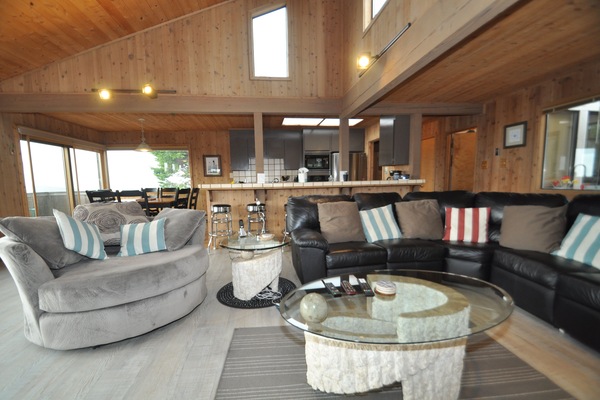 Fernseher, Kamin, Videospiele, DVD-Player