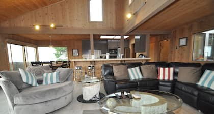 4.5 Bedrooms, 3 Baths, 2 Kitchens, 180 degree views and a 'Man Cave'