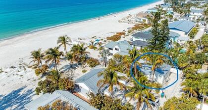 Pelican Perch: Tropical Paradise Cottage on the Beach VRC17-000167