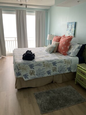 3 bedrooms, iron/ironing board, free WiFi, bed sheets - HELLO 2026! Spring and Summer Dates Available. Beach is Open! Cyndi 386-361-5882 (Daytona Beach Shores)