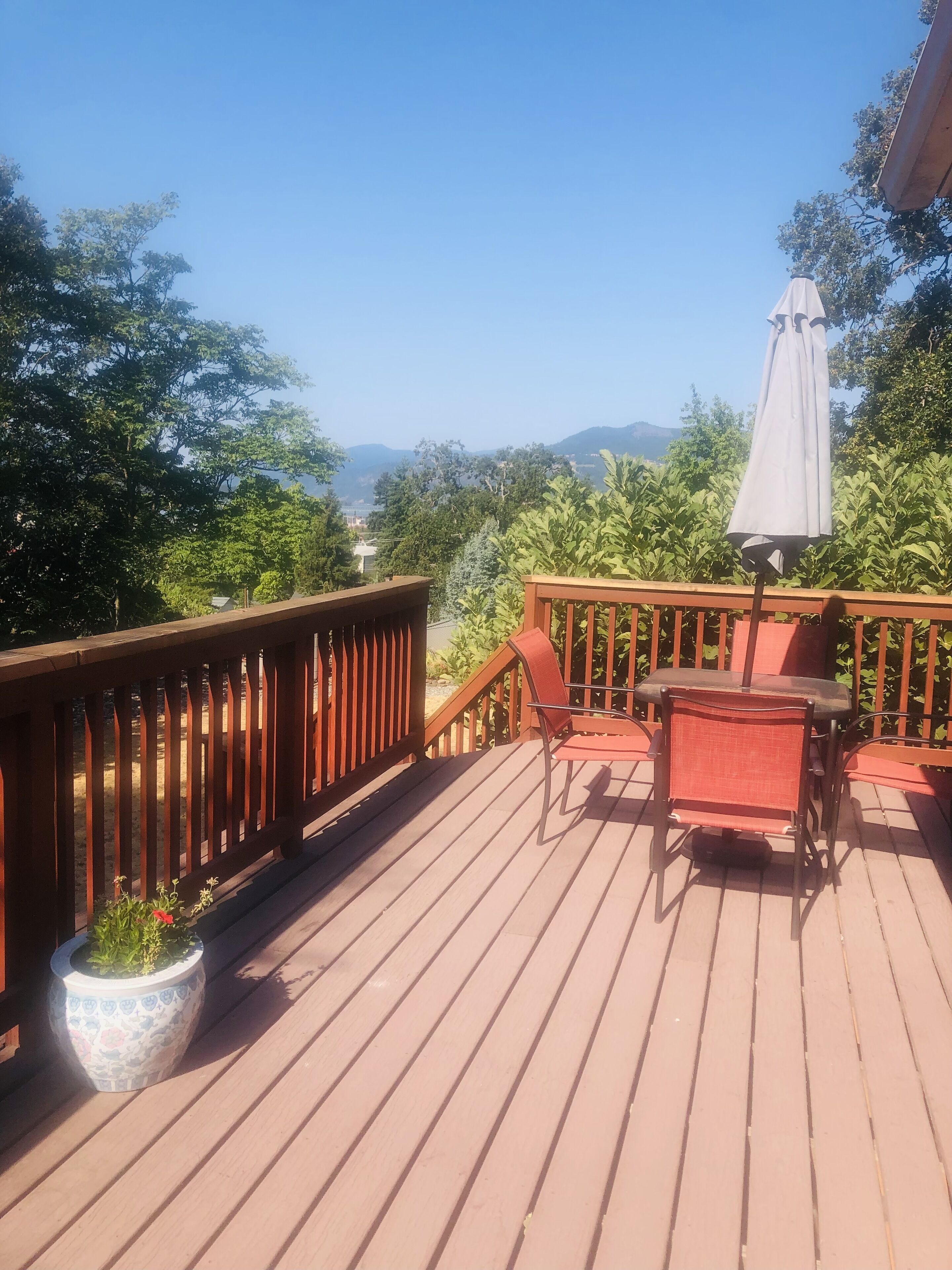Great Gorge Getaway - Large Deck  & Yard - River Views 