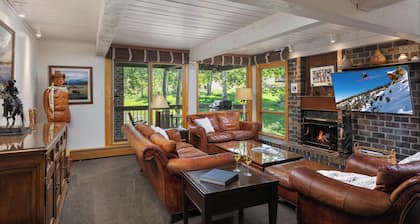Top of the Village~Ski-in/out~HT~Pool~Grill~Parking