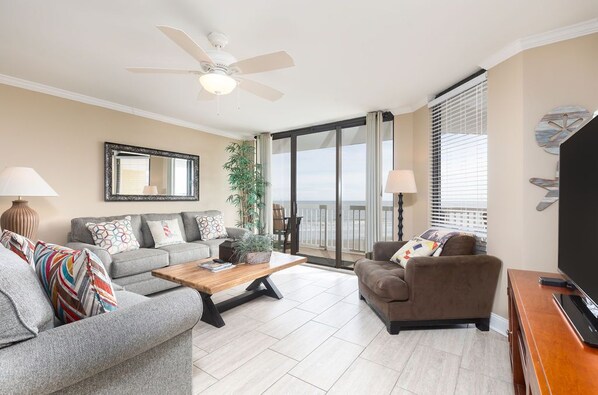 TV - Stay @ Shaken Not Stirred on Folly Beach (Folly Beach)