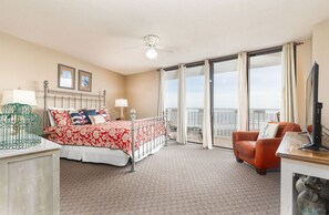 4 bedrooms, iron/ironing board, internet, bed sheets - Stay @ Shaken Not Stirred on Folly Beach (Folly Beach)