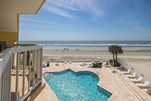 Pool - Stay @ Shaken Not Stirred on Folly Beach (Folly Beach)