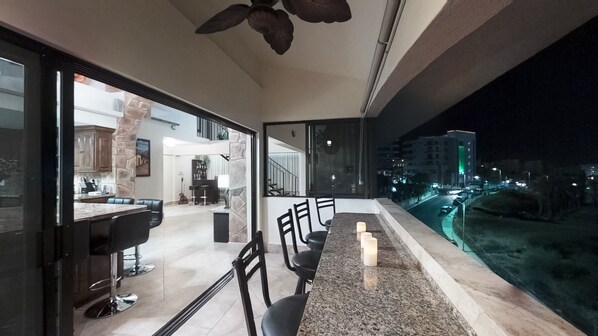 Outdoor dining