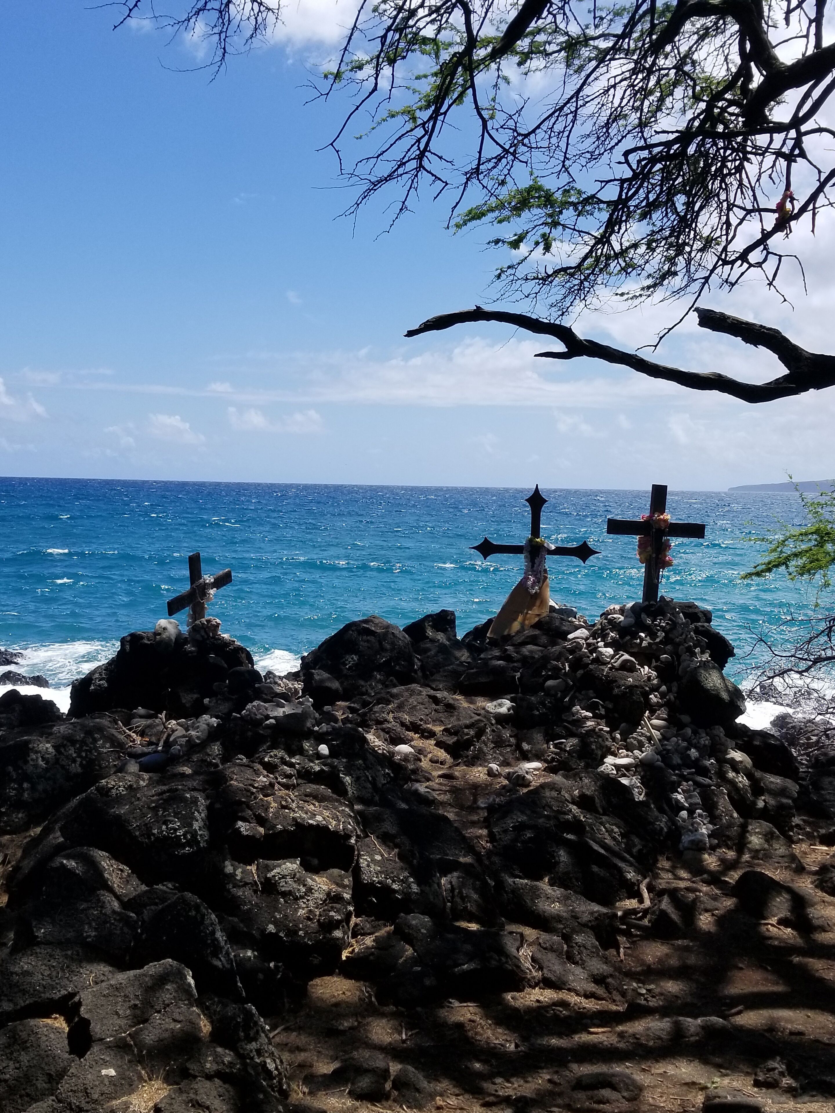 Beach nearby, sun loungers, beach towels
