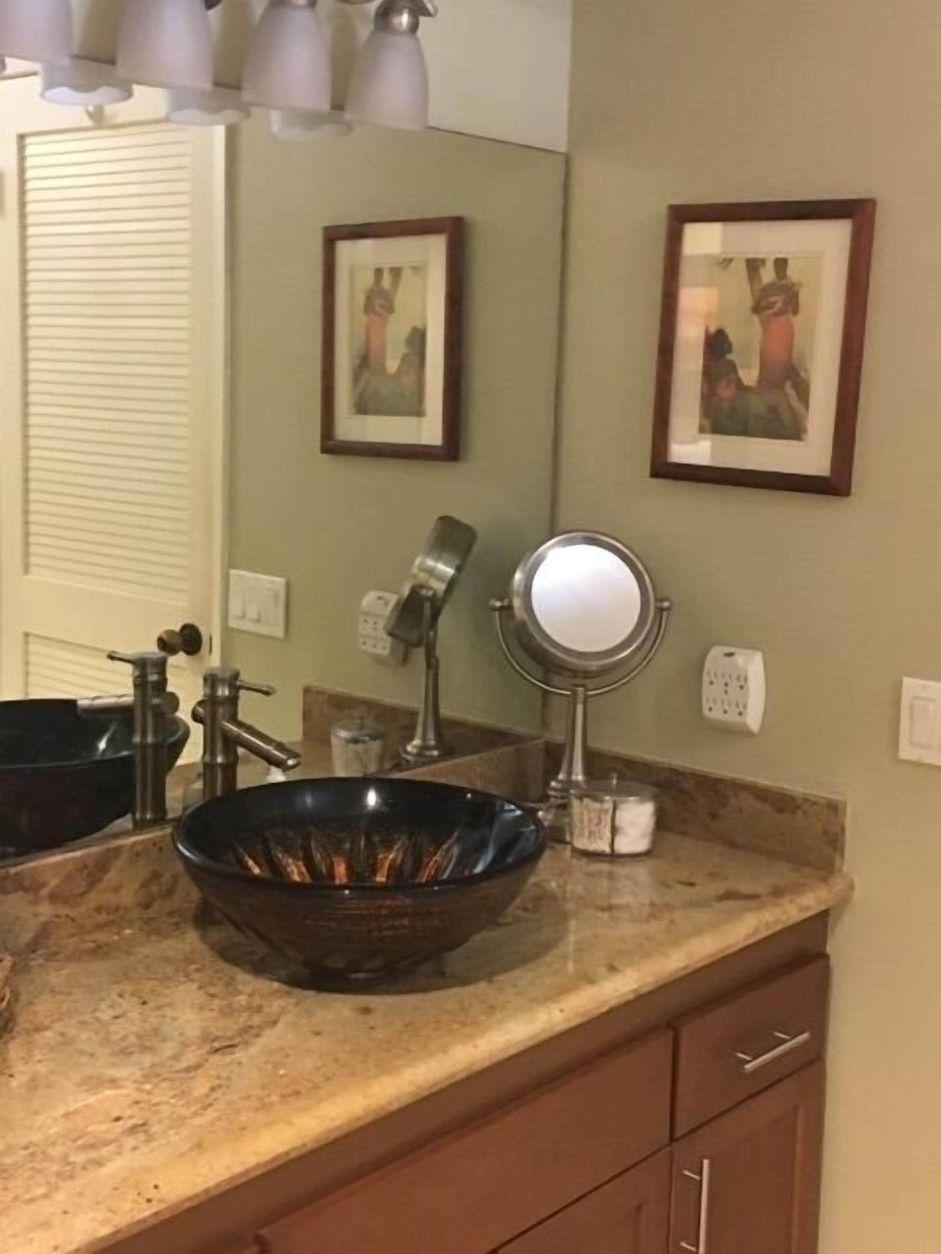 Combined shower/tub, hair dryer, towels, soap