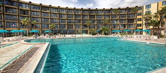 Luxury 5 Floor Ocean Front Studio with Amazing Kitchen FALL MEGA SALE POOL OPEN