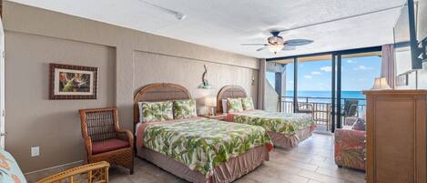 Tabla de planchar con plancha, wifi gratis y ropa de cama