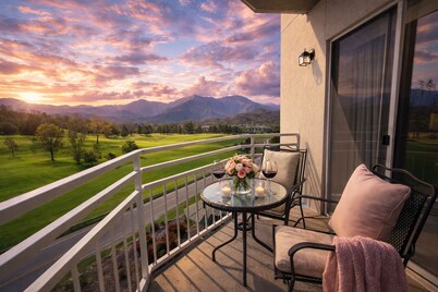 FREE Dollywood Ticket • Golf Vista 141 • Spacious Condo on Golf Course