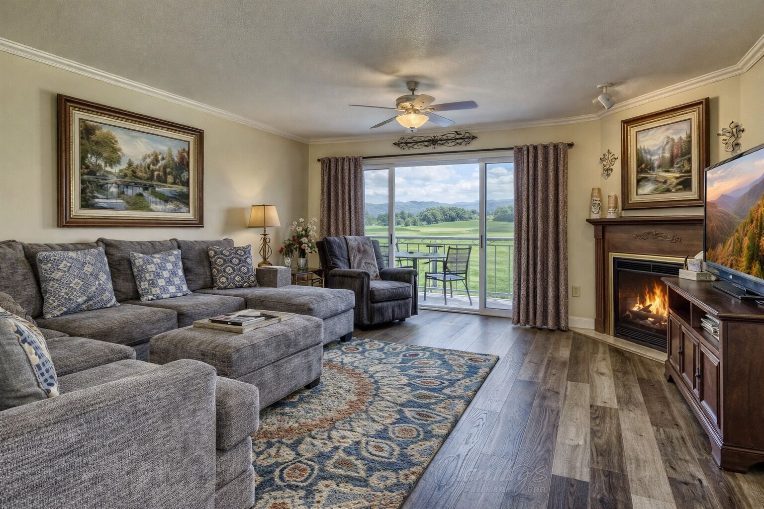 Flachbildfernseher, Kamin, DVD-Player, Videothek