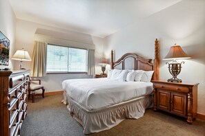 3 bedrooms, iron/ironing board, free WiFi, bed sheets - 3BR-Midway ~Pool, Hot Spring, Spa Villa 1041-3 (Midway)