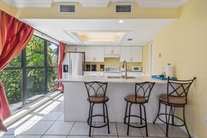 Fridge, microwave, oven, stovetop - Anthony Beach Cottages - 49 Sunset Captiva (Captiva)