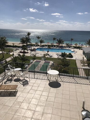  2 Bedroom Beachfront as seen on HGTV!!! Ground floor