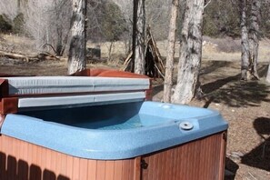 Bañera de hidromasaje al aire libre