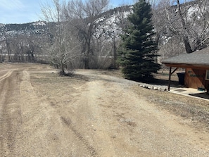 المنطقة المحيطة بالمنشأة