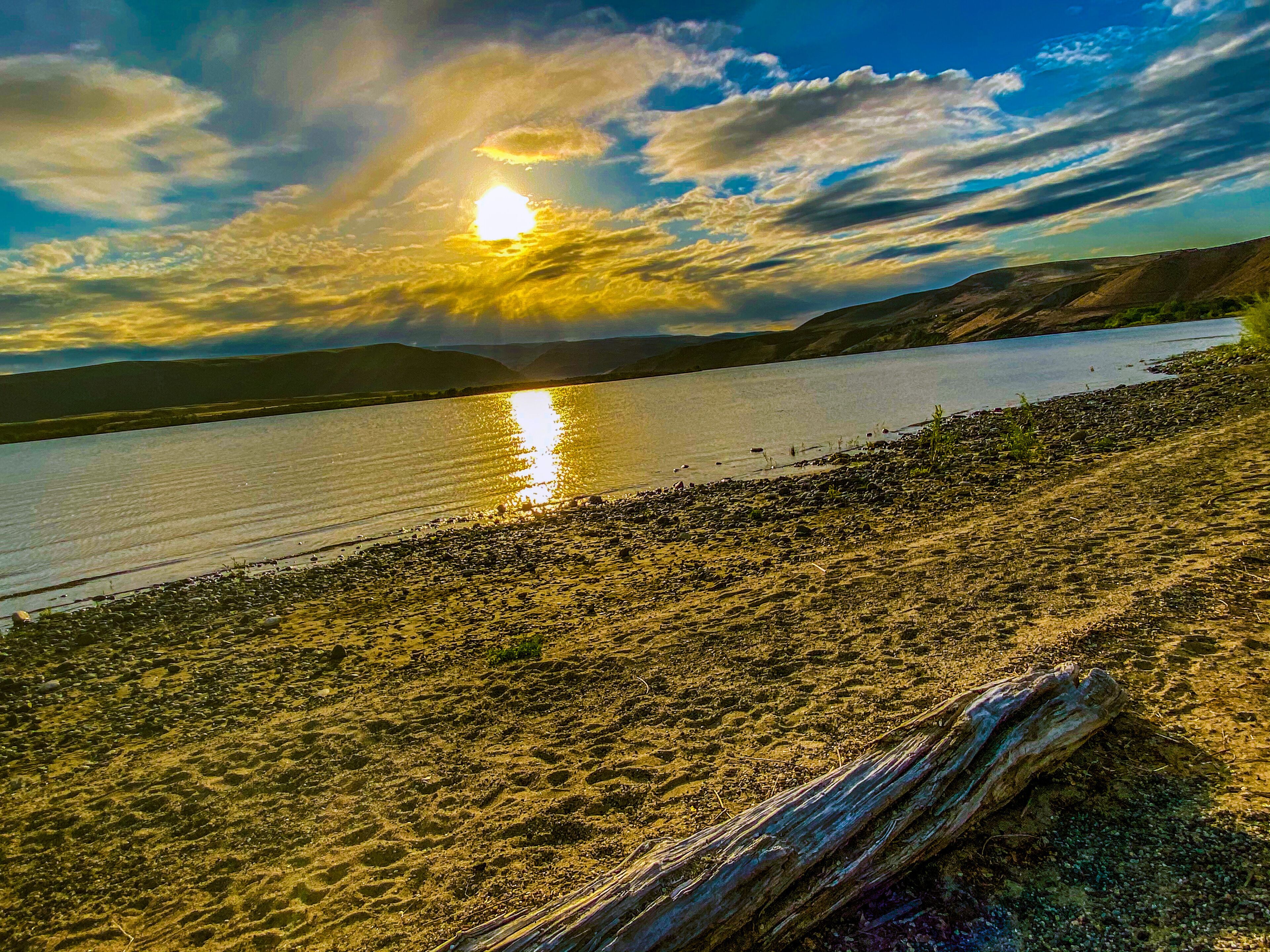 Platja a a prop i tovalloles de platja 