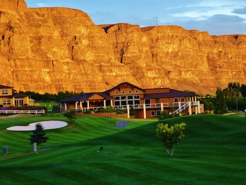 Rent Like a Rock Star @ Hotel Rock in Crescent Bar - Sunserra!