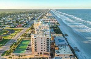 Exterior - SPACIOUS FAMILY FRIENDLY 3br 2ba on the beautiful NO DRIVE section of the beach (New Smyrna Beach)