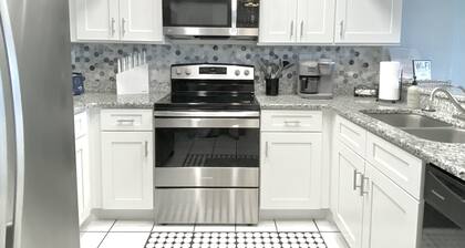 SPACIOUS FAMILY FRIENDLY 3br 2ba on the beautiful NO DRIVE section of the beach