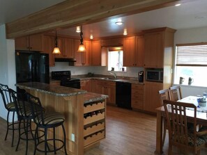 冰箱、微波炉、烤箱、炉灶