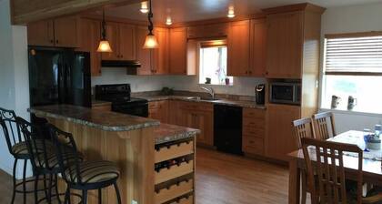 Parveke Perheystävällinen Tilava 4 bd rivitalo